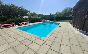 Les gîtes du Zoo,2 logements 10min du zoo piscine partagée juin-octobre&spa partagée avril-octobre ,calme&reposant